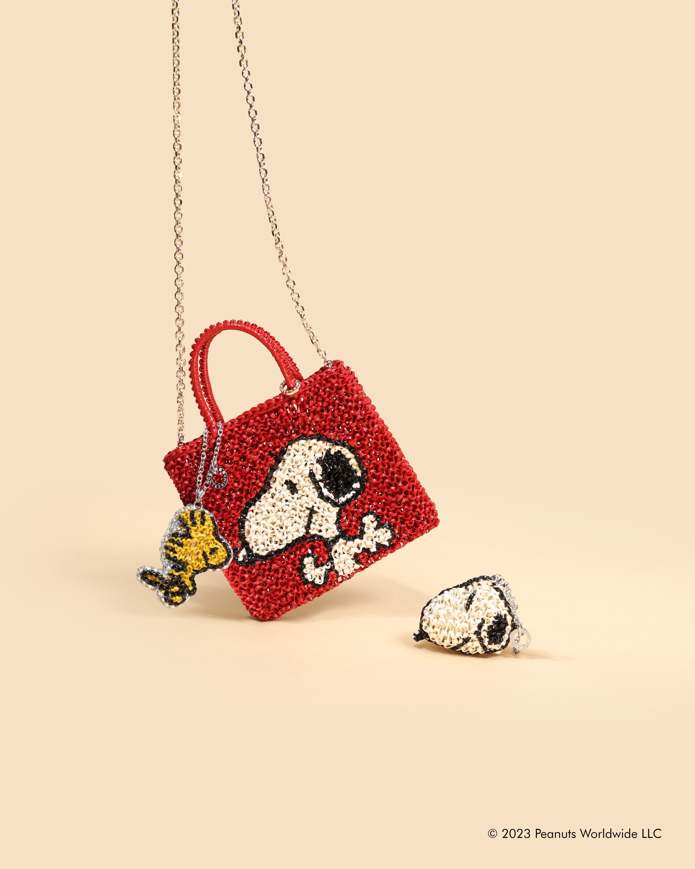 ANTEPRIMA_WIREBAG_PEANUTS_SNOOPY_PA24SFE4B1_Bag_Charm_solid-white_PB24SFE0JL_STANDARD_MINIATURA_Crossbody_solid-red_WOODSTOCK_PA24SFE4A9_Bag_Charm_silver