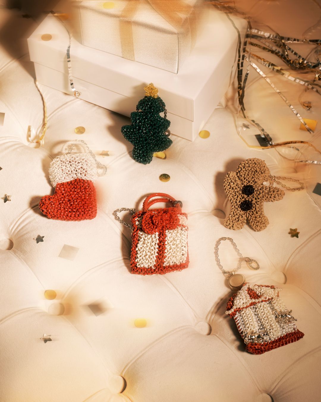 CHRISTMAS CHARM - MERRY-GO-ROUND