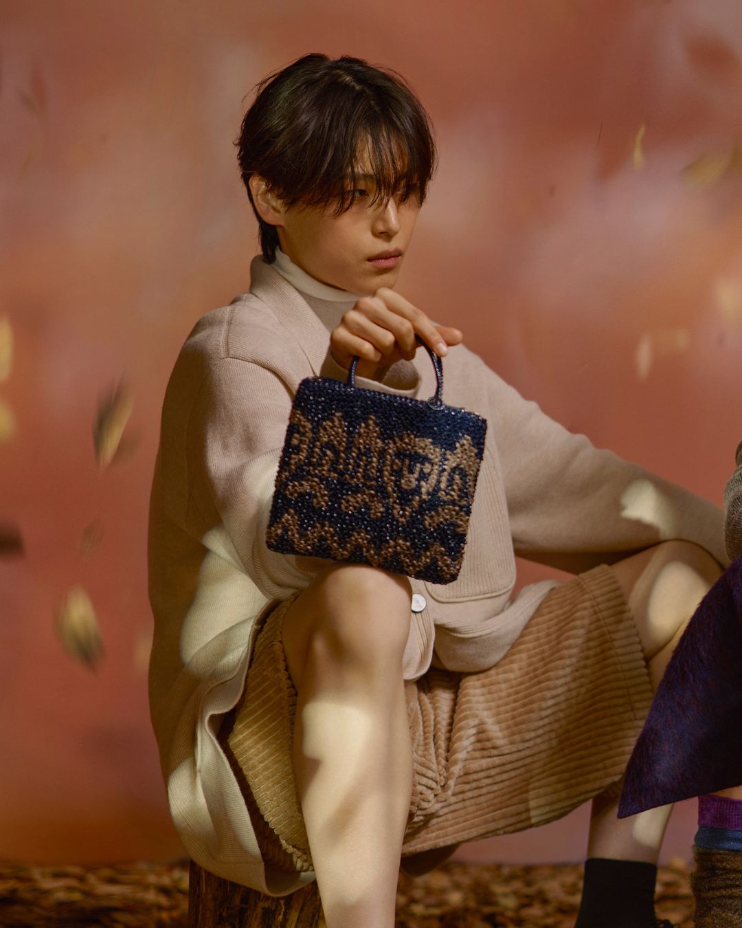 ANTEPRIMA_WIREBAG_IZUMI_KATO_STANDARD_Z_PB25FMT4K5_Crossbody_Bag_solid-midnight-blue_model