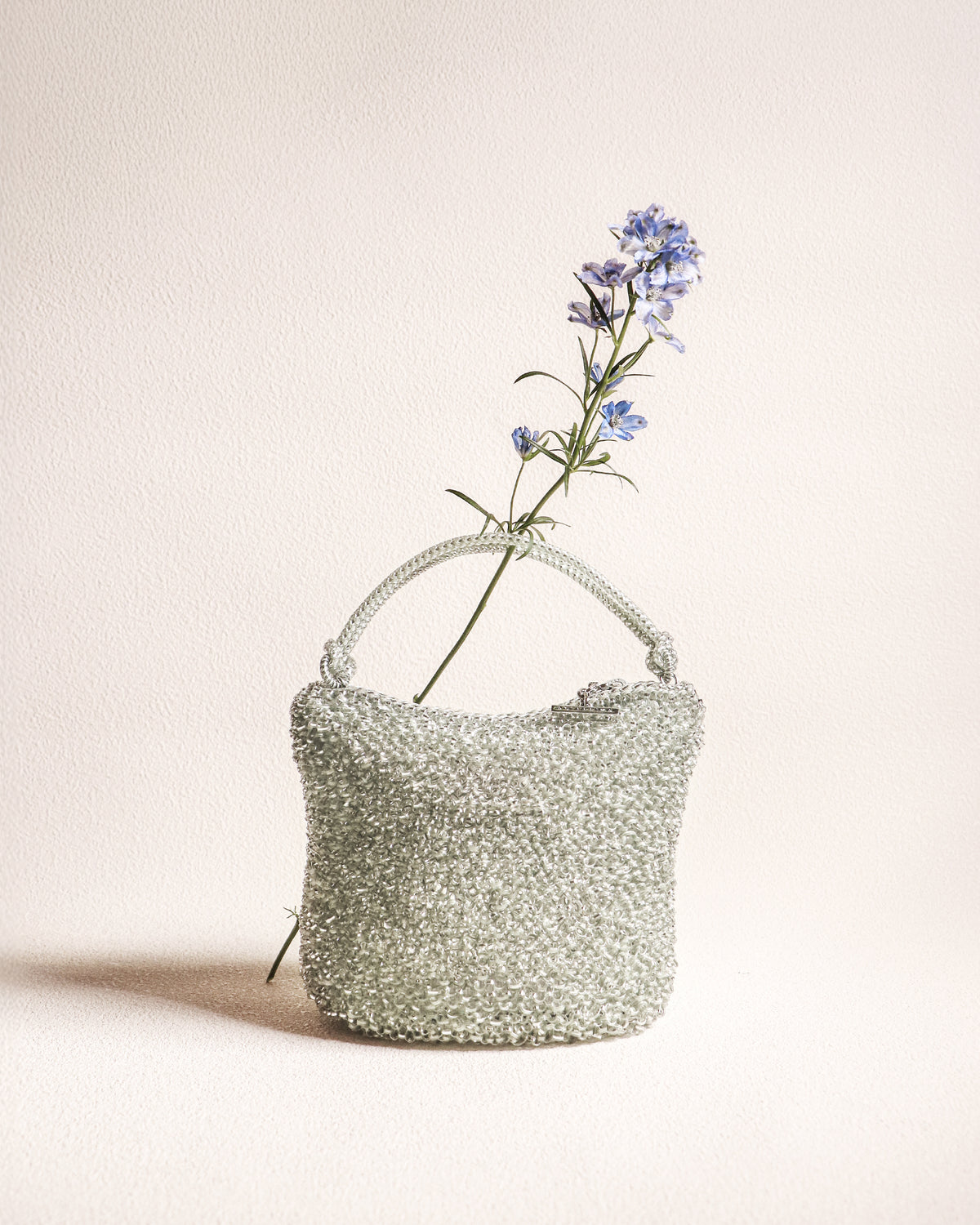 ANTEPRIMA_WIREBAG_NODO_II_PB25SKN3K3_Crossbody_Bag_Small_silver_mood1