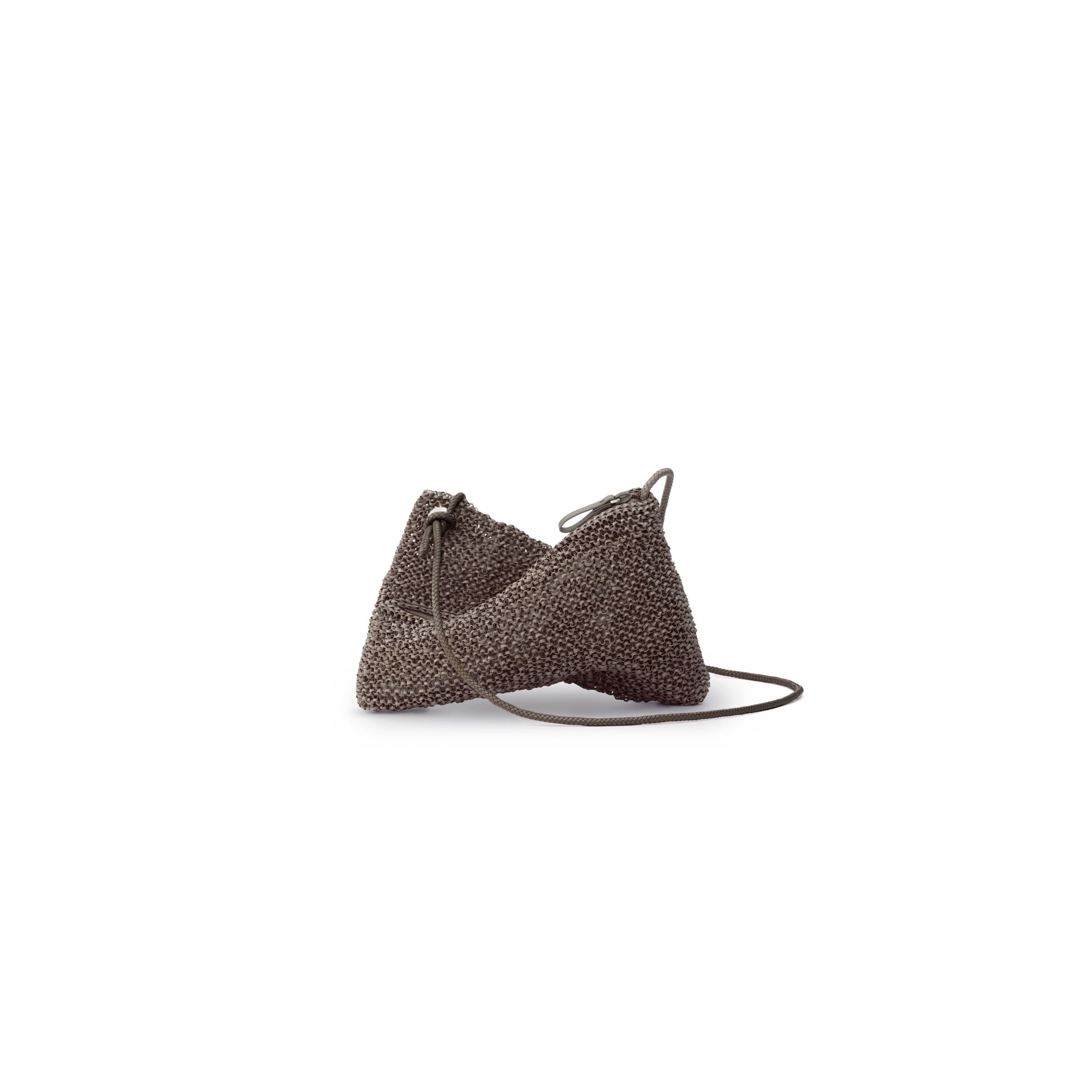 【ANTEPRIMA WIREBAG】 Designed to hold your essentials, the #ANTEPRIMA STANDARD II